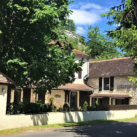 De La Sagne Bed & Breakfast 2*