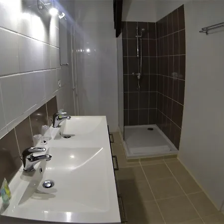 De La Sagne Bed & Breakfast 2*